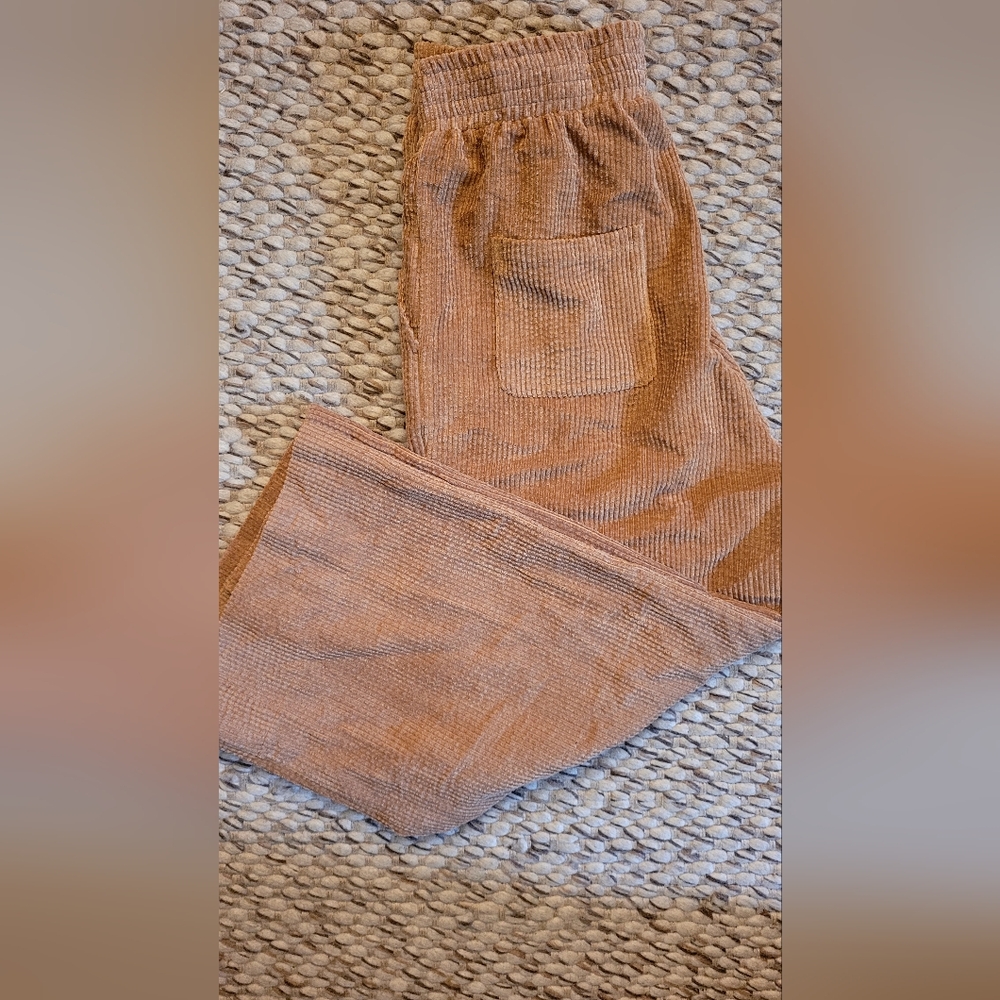Wide-leg, cropped corduroy pants, Size L, Tan